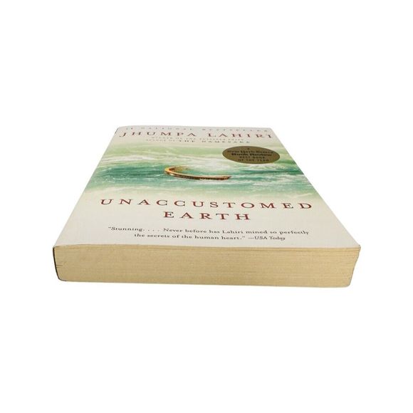 Unaccustomed Earth Paperback by Jhumpa Lahiri - Picture 4 of 6